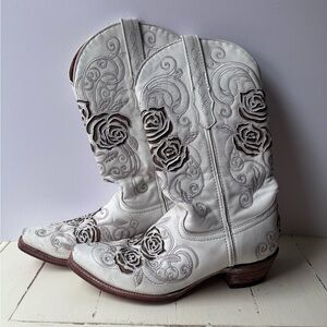 Elegant White Rose Embroidered Boots